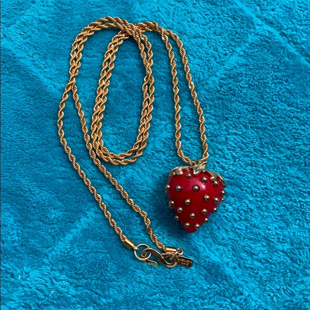 🛑SOLD🛑 Kenneth Jay Lane Strawberry Necklace - Picture 4 of 10
